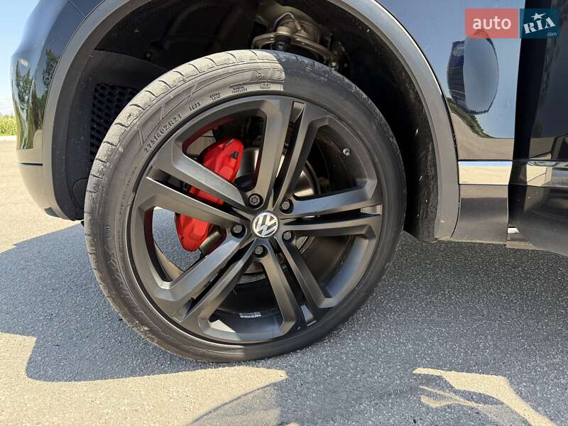 Внедорожник / Кроссовер Volkswagen Touareg 2014 в Кропивницком