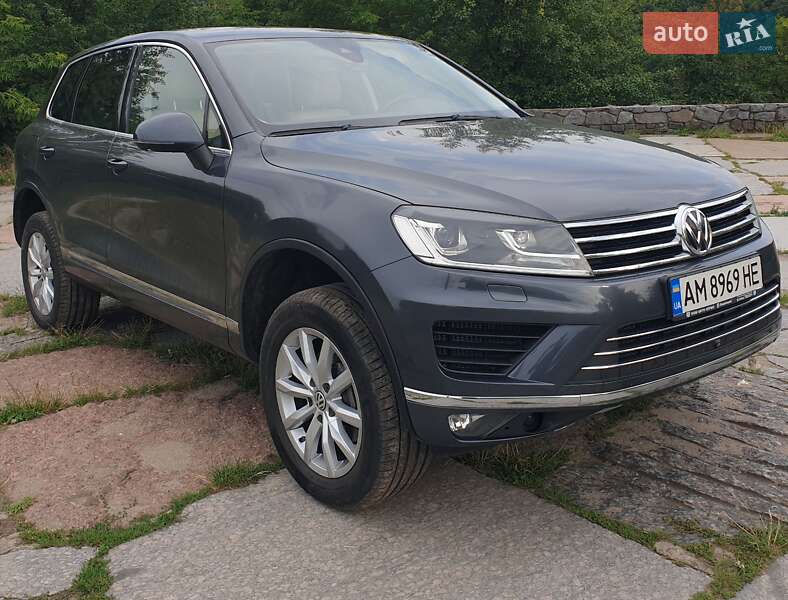 Внедорожник / Кроссовер Volkswagen Touareg 2015 в Житомире
