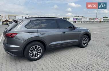 Внедорожник / Кроссовер Volkswagen Touareg 2018 в 