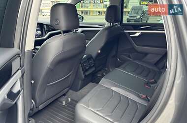Внедорожник / Кроссовер Volkswagen Touareg 2018 в 