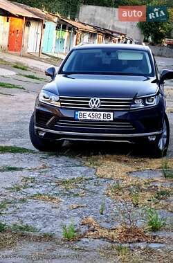 Позашляховик / Кросовер Volkswagen Touareg 2016 в Миколаєві