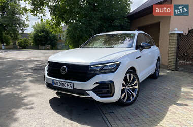 Внедорожник / Кроссовер Volkswagen Touareg 2020 в Сваляве