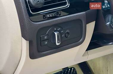 Позашляховик / Кросовер Volkswagen Touareg 2010 в 