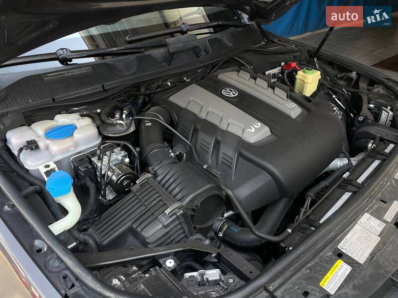 Позашляховик / Кросовер Volkswagen Touareg 2012 в Миколаєві