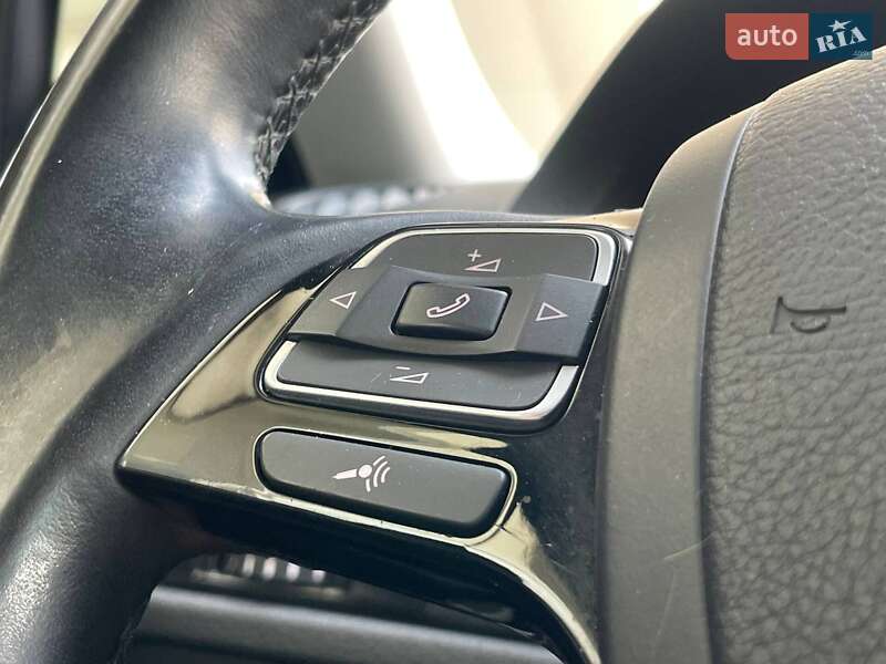 Позашляховик / Кросовер Volkswagen Touareg 2012 в Миколаєві