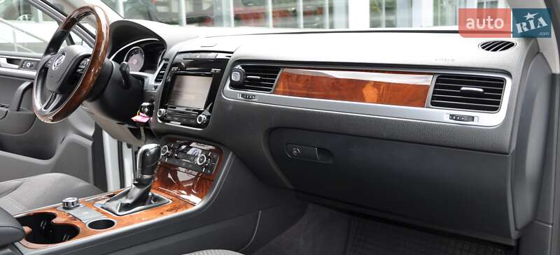Внедорожник / Кроссовер Volkswagen Touareg 2013 в Одессе