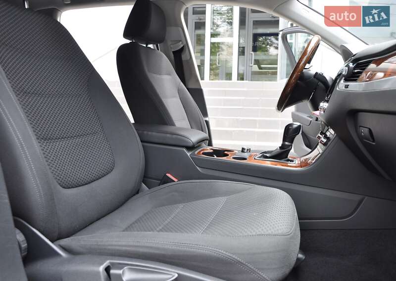Внедорожник / Кроссовер Volkswagen Touareg 2013 в Одессе