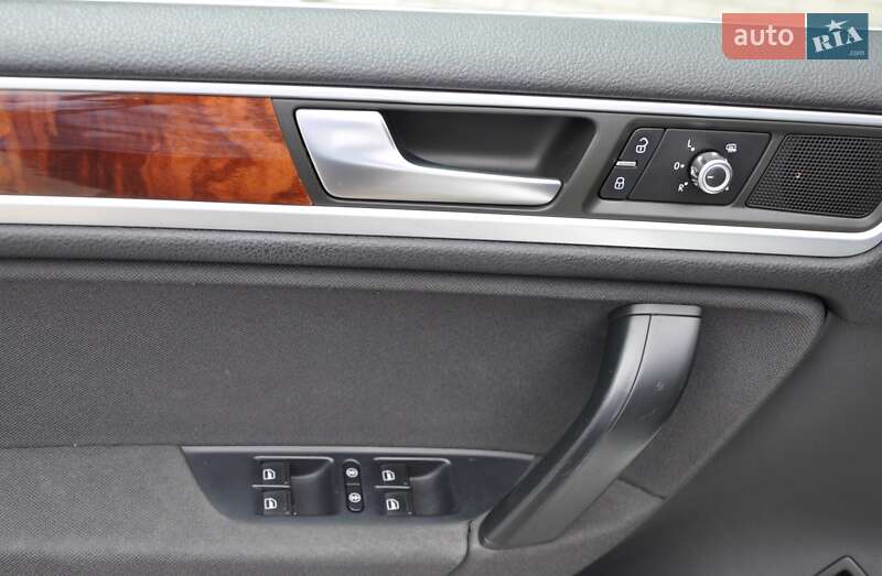 Внедорожник / Кроссовер Volkswagen Touareg 2013 в Одессе