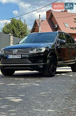 Внедорожник / Кроссовер Volkswagen Touareg 2016 в Киеве