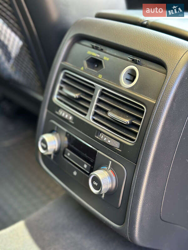 Внедорожник / Кроссовер Volkswagen Touareg 2016 в Киеве