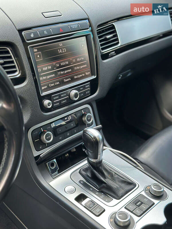 Внедорожник / Кроссовер Volkswagen Touareg 2016 в Киеве