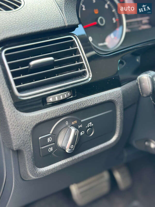 Внедорожник / Кроссовер Volkswagen Touareg 2016 в Киеве