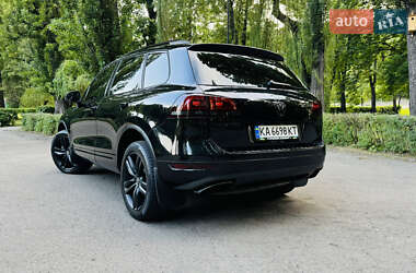 Внедорожник / Кроссовер Volkswagen Touareg 2013 в Киеве