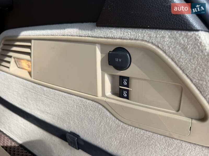 Позашляховик / Кросовер Volkswagen Touareg 2012 в Стрию