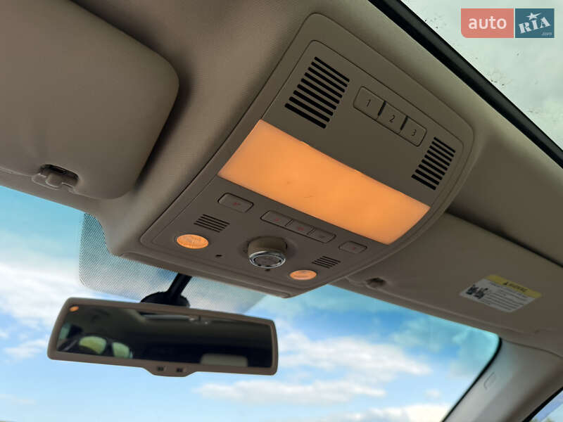 Позашляховик / Кросовер Volkswagen Touareg 2012 в Стрию