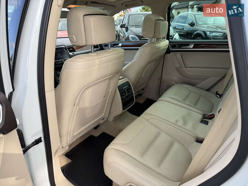 Позашляховик / Кросовер Volkswagen Touareg 2012 в Стрию