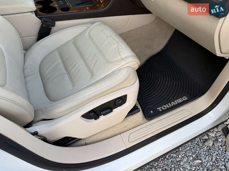 Позашляховик / Кросовер Volkswagen Touareg 2012 в Стрию