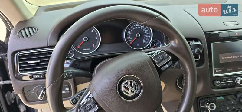 Позашляховик / Кросовер Volkswagen Touareg 2012 в Дніпрі