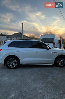Внедорожник / Кроссовер Volkswagen Touareg 2019 в 