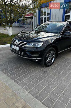 Внедорожник / Кроссовер Volkswagen Touareg 2014 в Бучаче
