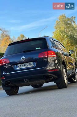 Позашляховик / Кросовер Volkswagen Touareg 2013 в Києві