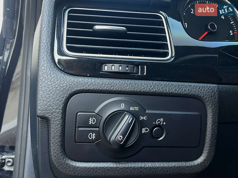 Позашляховик / Кросовер Volkswagen Touareg 2012 в Бердичеві