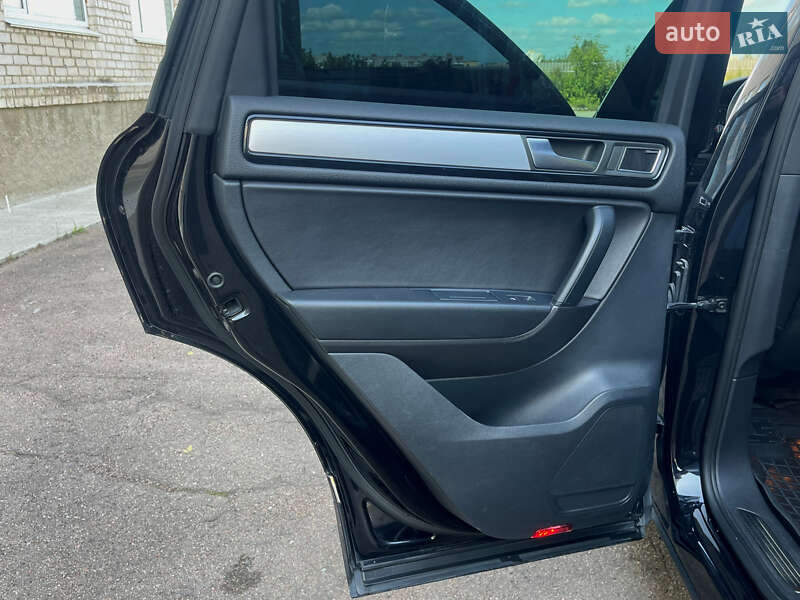 Позашляховик / Кросовер Volkswagen Touareg 2012 в Бердичеві