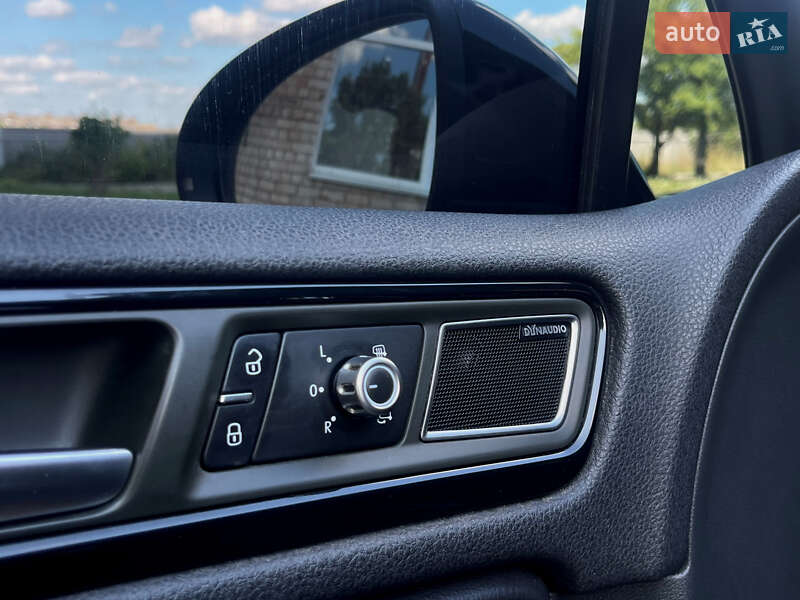 Позашляховик / Кросовер Volkswagen Touareg 2012 в Бердичеві