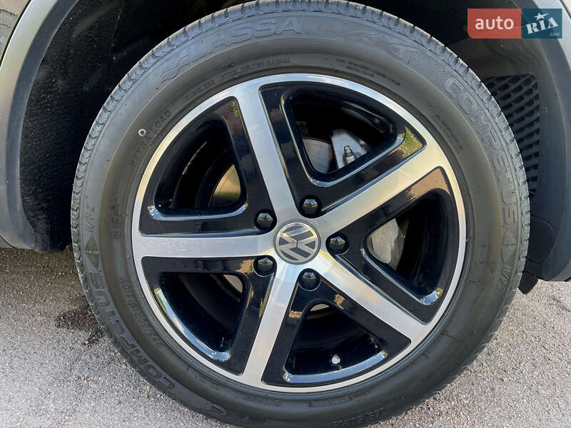 Позашляховик / Кросовер Volkswagen Touareg 2012 в Бердичеві