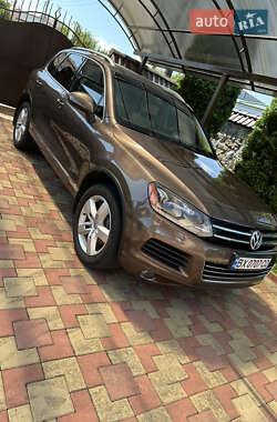Позашляховик / Кросовер Volkswagen Touareg 2012 в Хмельницькому