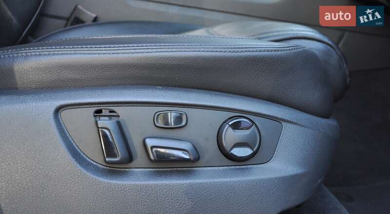 Внедорожник / Кроссовер Volkswagen Touareg 2016 в Одессе