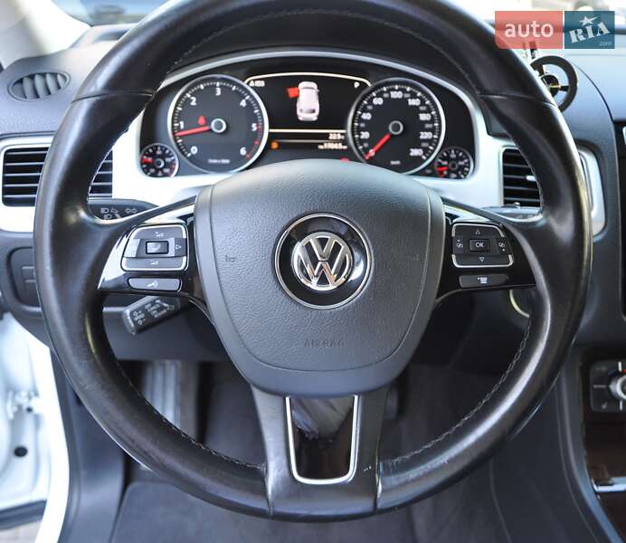 Внедорожник / Кроссовер Volkswagen Touareg 2016 в Одессе