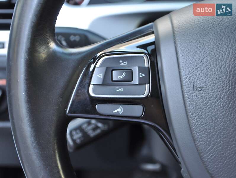 Внедорожник / Кроссовер Volkswagen Touareg 2016 в Одессе