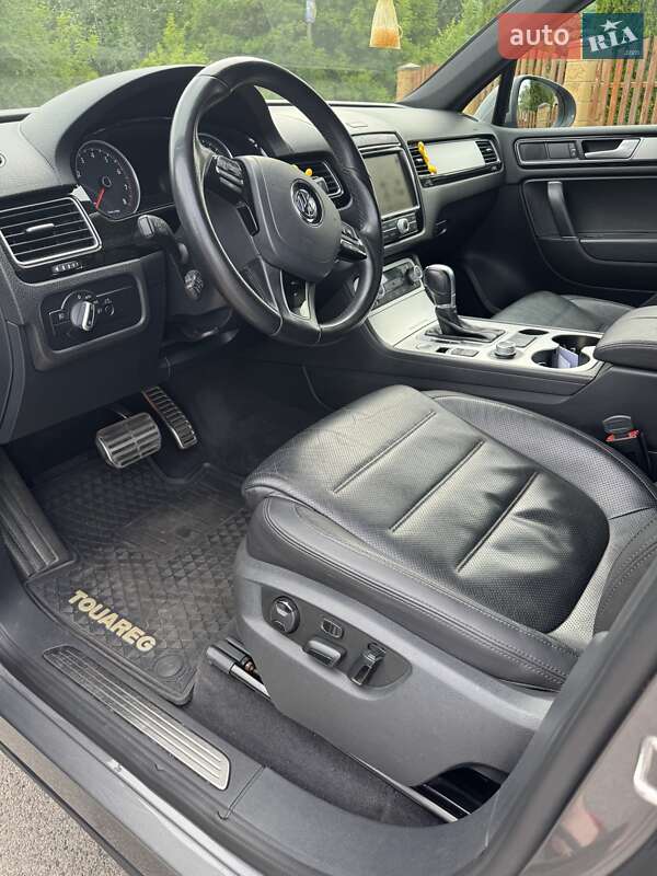 Внедорожник / Кроссовер Volkswagen Touareg 2017 в Днепре