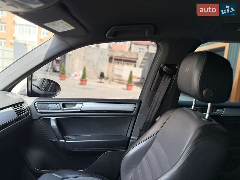 Внедорожник / Кроссовер Volkswagen Touareg 2016 в Одессе