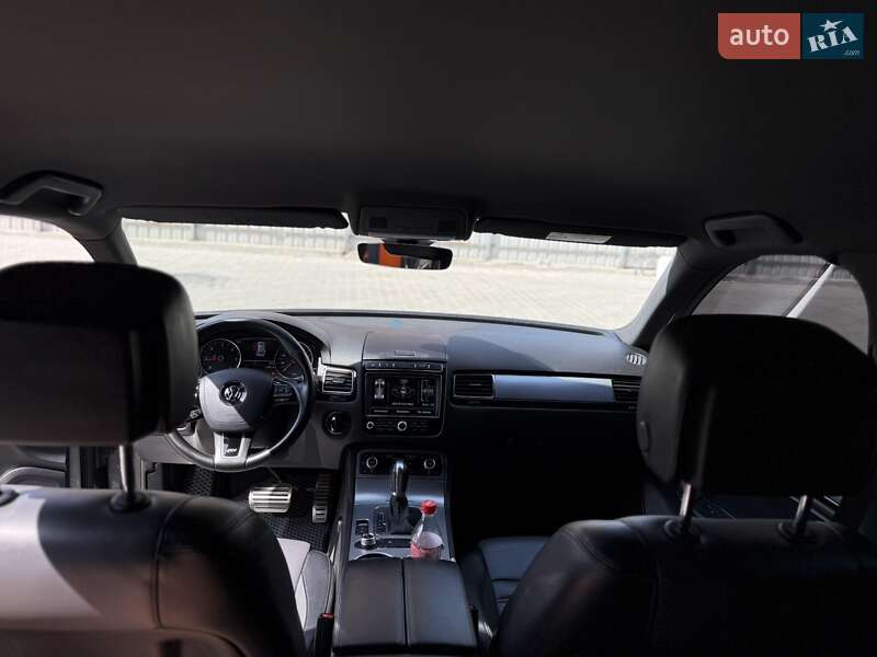 Внедорожник / Кроссовер Volkswagen Touareg 2016 в Одессе