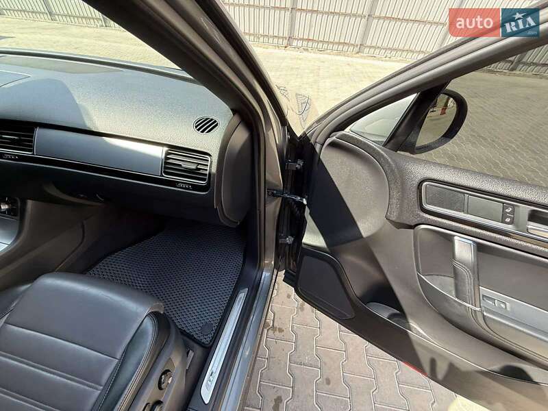 Внедорожник / Кроссовер Volkswagen Touareg 2016 в Одессе