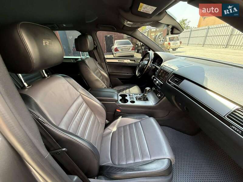 Внедорожник / Кроссовер Volkswagen Touareg 2016 в Одессе