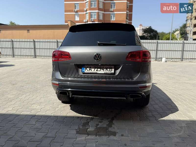 Внедорожник / Кроссовер Volkswagen Touareg 2016 в Одессе
