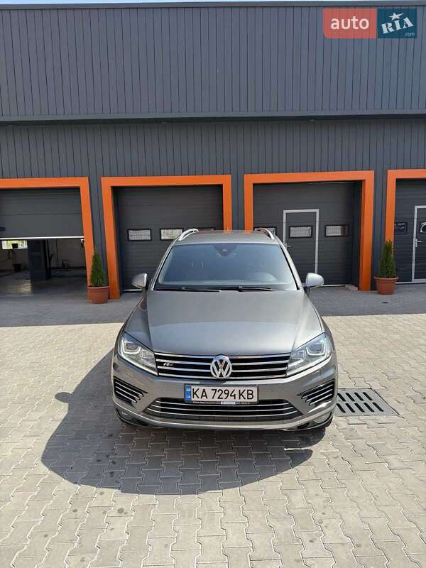Внедорожник / Кроссовер Volkswagen Touareg 2016 в Одессе