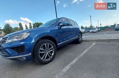 Внедорожник / Кроссовер Volkswagen Touareg 2015 в 
