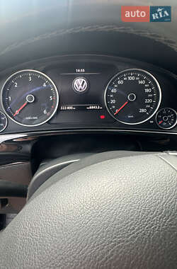 Позашляховик / Кросовер Volkswagen Touareg 2011 в 