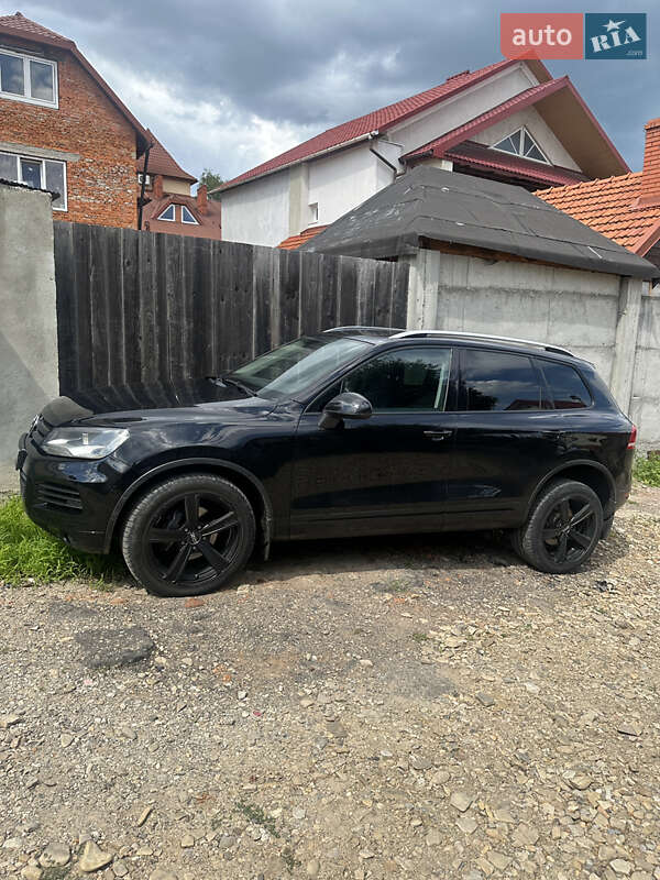 Позашляховик / Кросовер Volkswagen Touareg 2011 в 