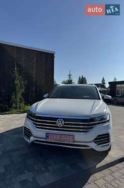 Позашляховик / Кросовер Volkswagen Touareg 2019 в Тячеві