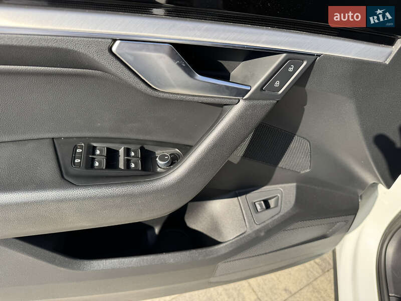 Внедорожник / Кроссовер Volkswagen Touareg 2019 в Тячеве