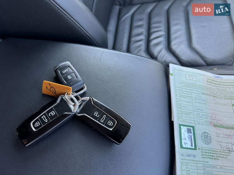 Внедорожник / Кроссовер Volkswagen Touareg 2019 в Тячеве