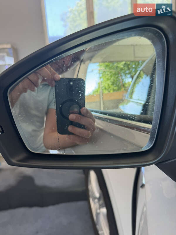 Внедорожник / Кроссовер Volkswagen Touareg 2019 в Тячеве