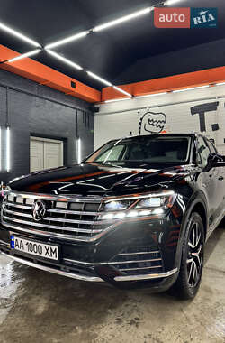 Позашляховик / Кросовер Volkswagen Touareg 2022 в Києві