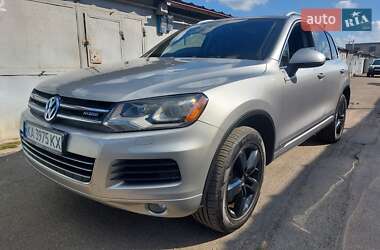 Внедорожник / Кроссовер Volkswagen Touareg 2011 в Киеве