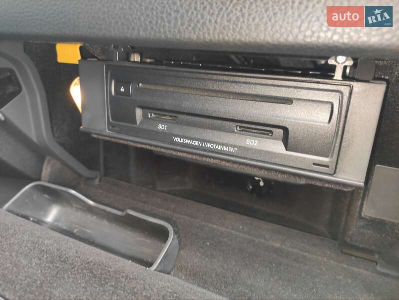 Позашляховик / Кросовер Volkswagen Touareg 2011 в Полтаві